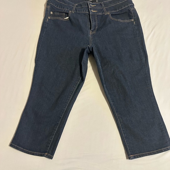 Cropped Jean - Picture 2 of 4